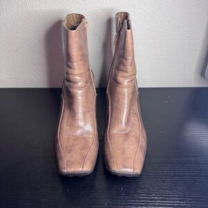 Kenneth Cole brown women’s boots